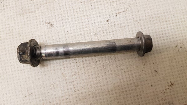 Linkun pultti (Suzuki RMZ 2008) 62657-37F10