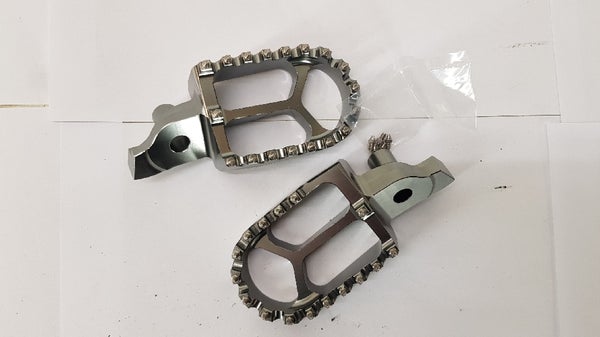 Dice Suzuki 57 x 84mm alumiini jalkatappipari