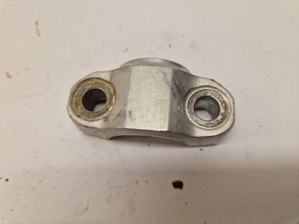 HANDLEBAR CLAMP D=28MM 2000 (KTM EXC450 2006) 59001038200