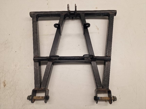 ARM, pivot 1 (YAMAHA VT500XL Venture 2005) 8CV-47331-01-00 8CV473310100