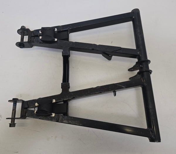 Arm, Pivot 1 8DF-47331-00-00 &mdash; Yamaha RX Warrior 2004 RXW10J, purkuosa