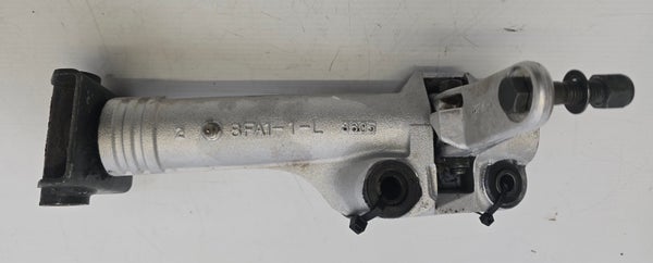 Ohjaus-/etuakseliston paketti &mdash; Steering Knuckle Assy (LH) 8FA-23501-01-00 + Arm, Outside 1 8FA-23851-00-00 + Column, Ski Assy 8FG-23803-00-00 &mdash; Yamaha RX Warrior 2004 RXW10J, purkuosa