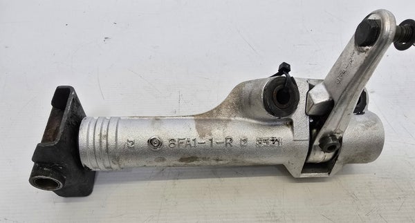 Ohjaus-/etuakseliston paketti (oikea/RH) &mdash; Steering Knuckle Assy (Right) 8FA-23502-01-00 + Arm, Outside 1 8FA-23851-00-00 + Column, Ski Assy 8FG-23803-00-00 &mdash; Yamaha RX Warrior 2004 RXW10J, purkuosa