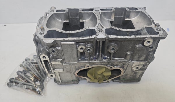 Crankcase Ass&rsquo;y + Water Pump &ndash; Kampikammio + Vesipumppu &ndash; Lynx BoonDocker 800R E-TEC 2012 &ndash; 420893084 / 420893083 / 420893085 + 420837677