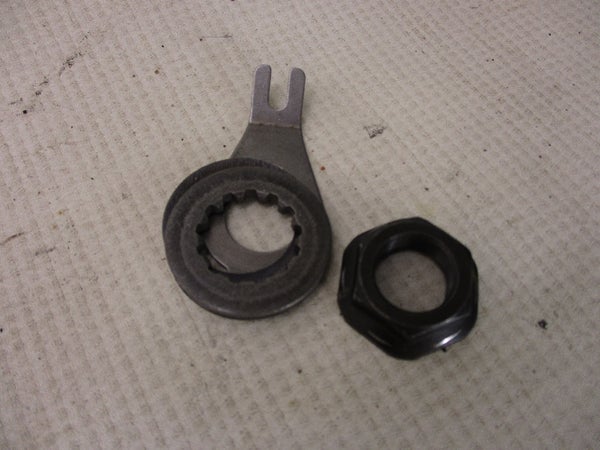 Kytkimen mutteri + prikat (HUSQVARNA SMS4 125 2010) 8000H4371 , 90179-14001