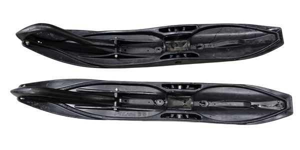 Plastic Ski (pair) &ndash; 605153775 &ndash; ei Rangerin alkuper&auml;inen &ndash; hyv&auml; k&auml;ytetty, vain suksimuovit + &ldquo;lenkit&rdquo; /tuote/lynx-ranger-553-2008-plastic-ski-605153775-pari-suksimuovit-lenkit