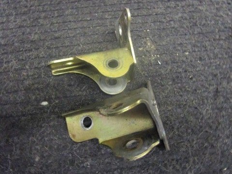 Etuiskunvaimentimen korvakkeet (POLARIS XC 500 2004)